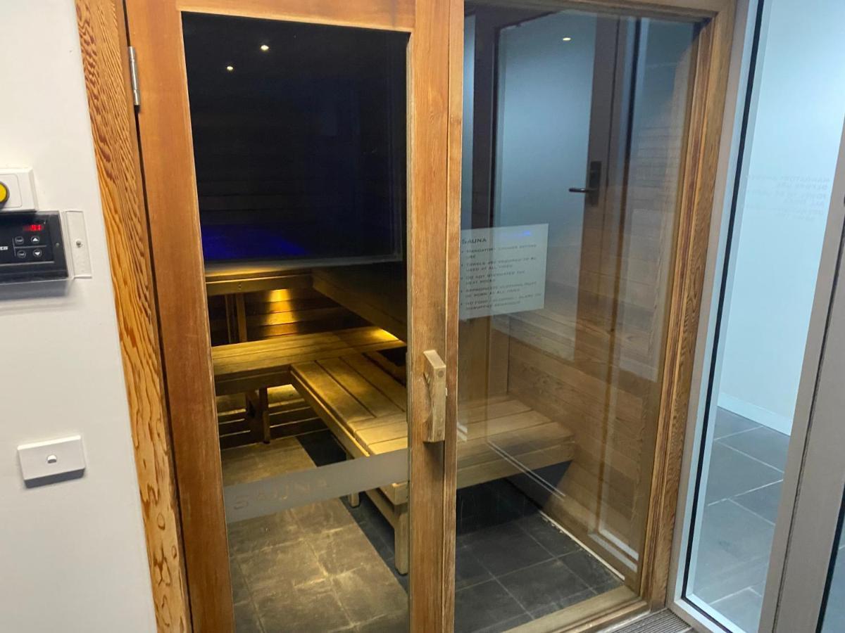 Luxurious In The Heart Of Docklands Apartment
