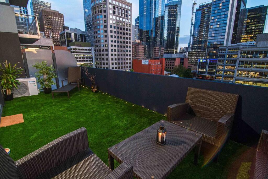 Lux 3br Bourke St Sub-penthouse: Amazing Terrace