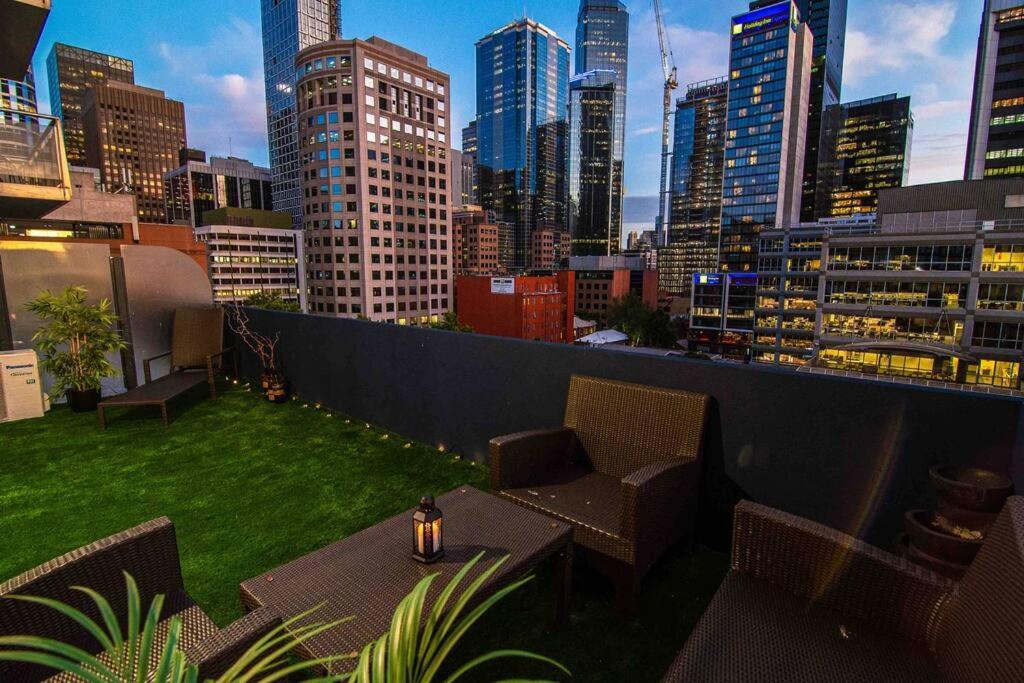 Lux 3br Bourke St Sub-penthouse: Amazing Terrace * Melbourne