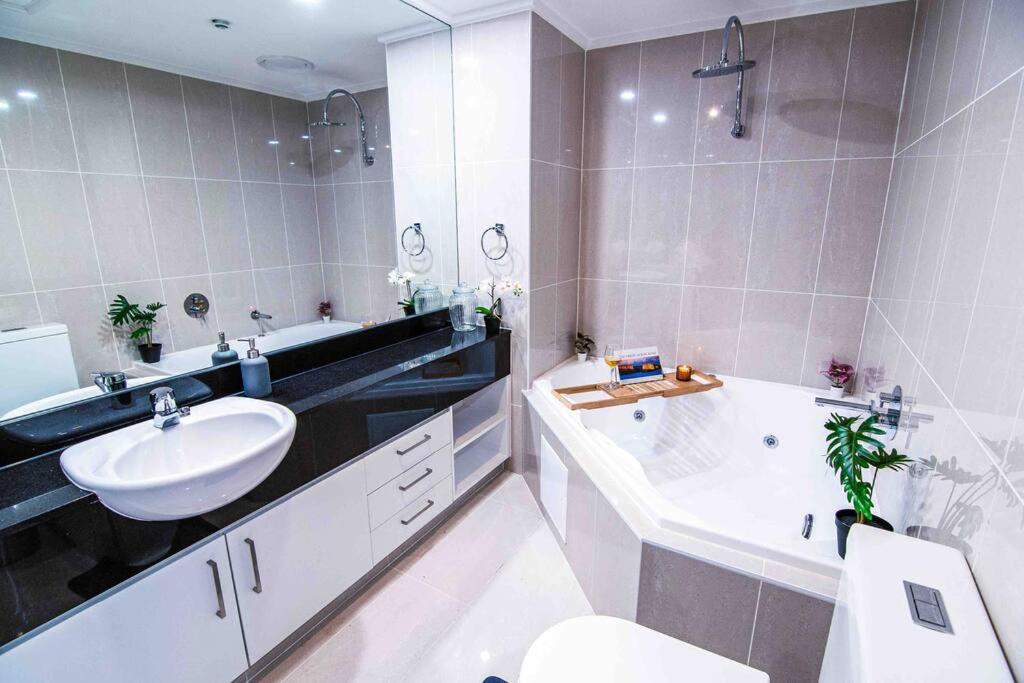 Apartment Lux 3br Bourke St Sub-penthouse: Amazing Terrace Melbourne