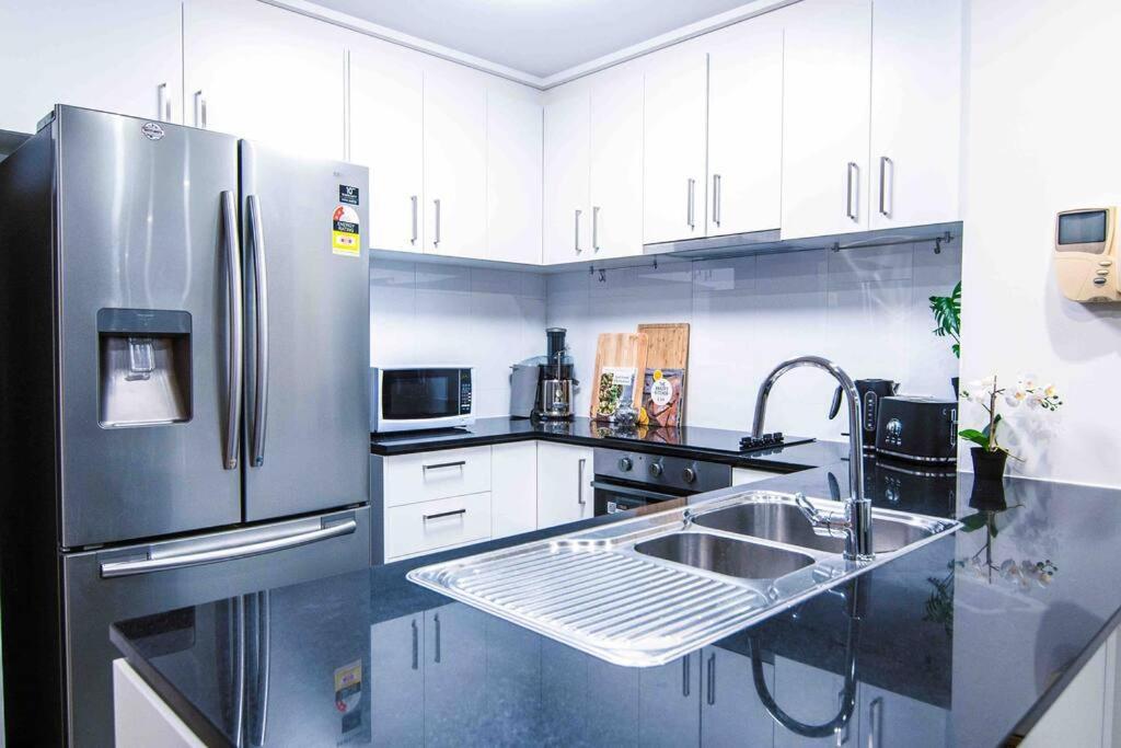 Lux 3br Bourke St Sub-penthouse: Amazing Terrace Apartment Melbourne