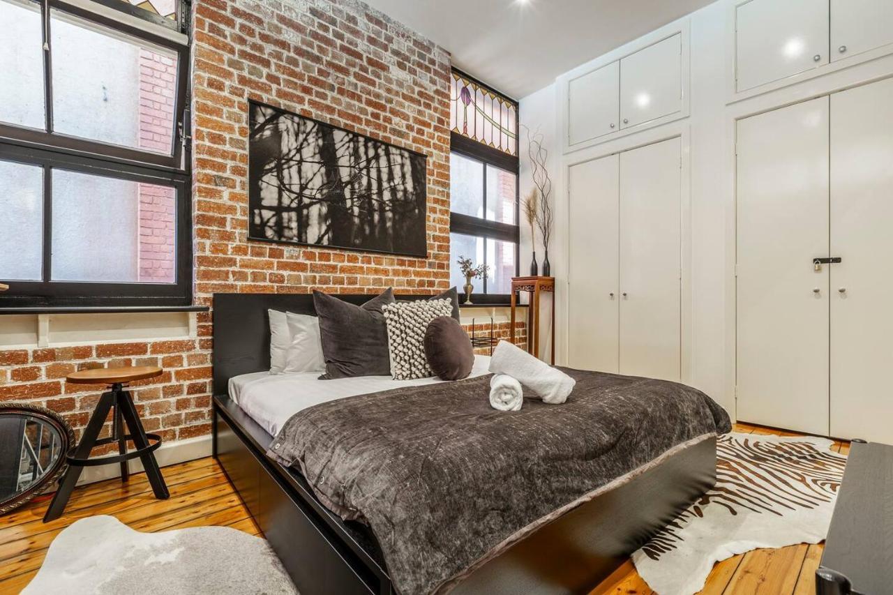Collingwood Creative - Timeless Warehouse Loft