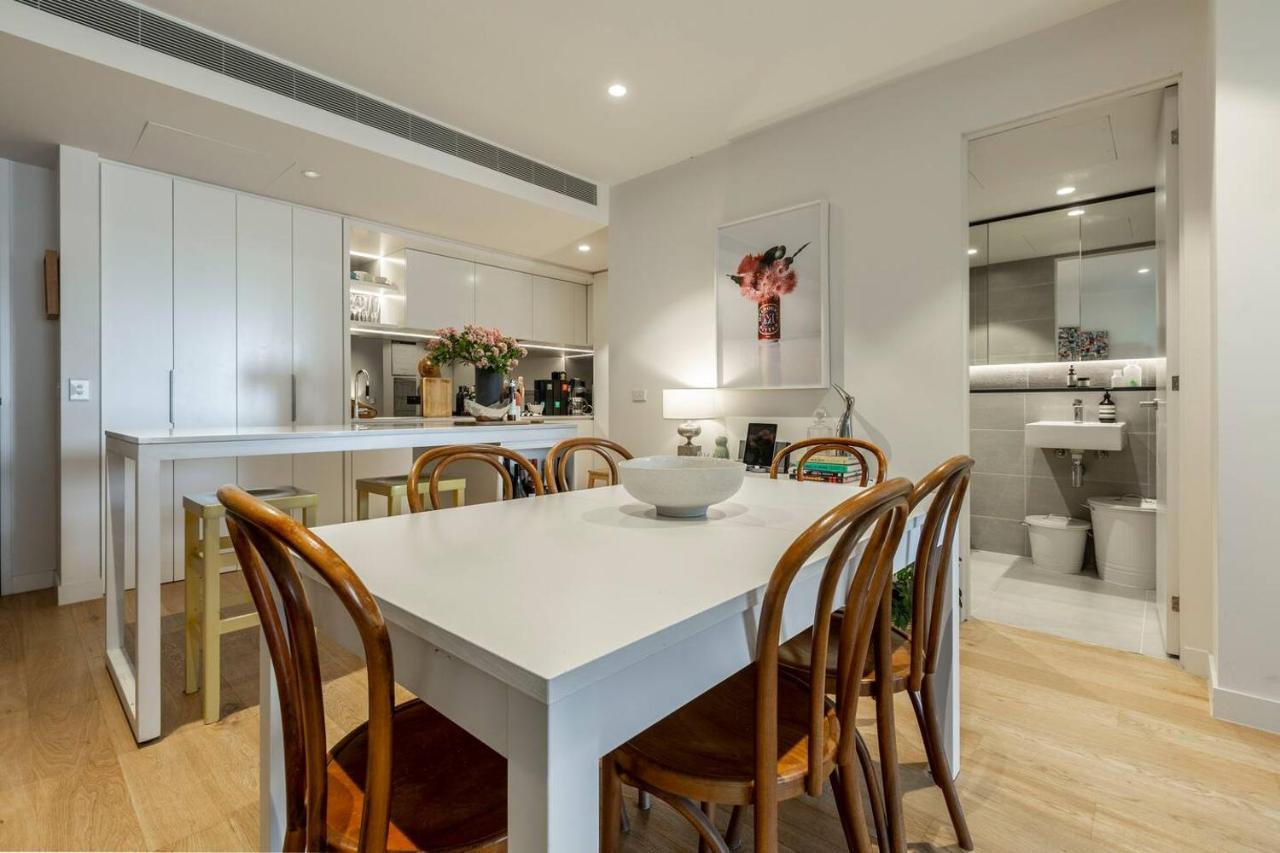 Urban Escape On Smith Street With Balcony & Parking *