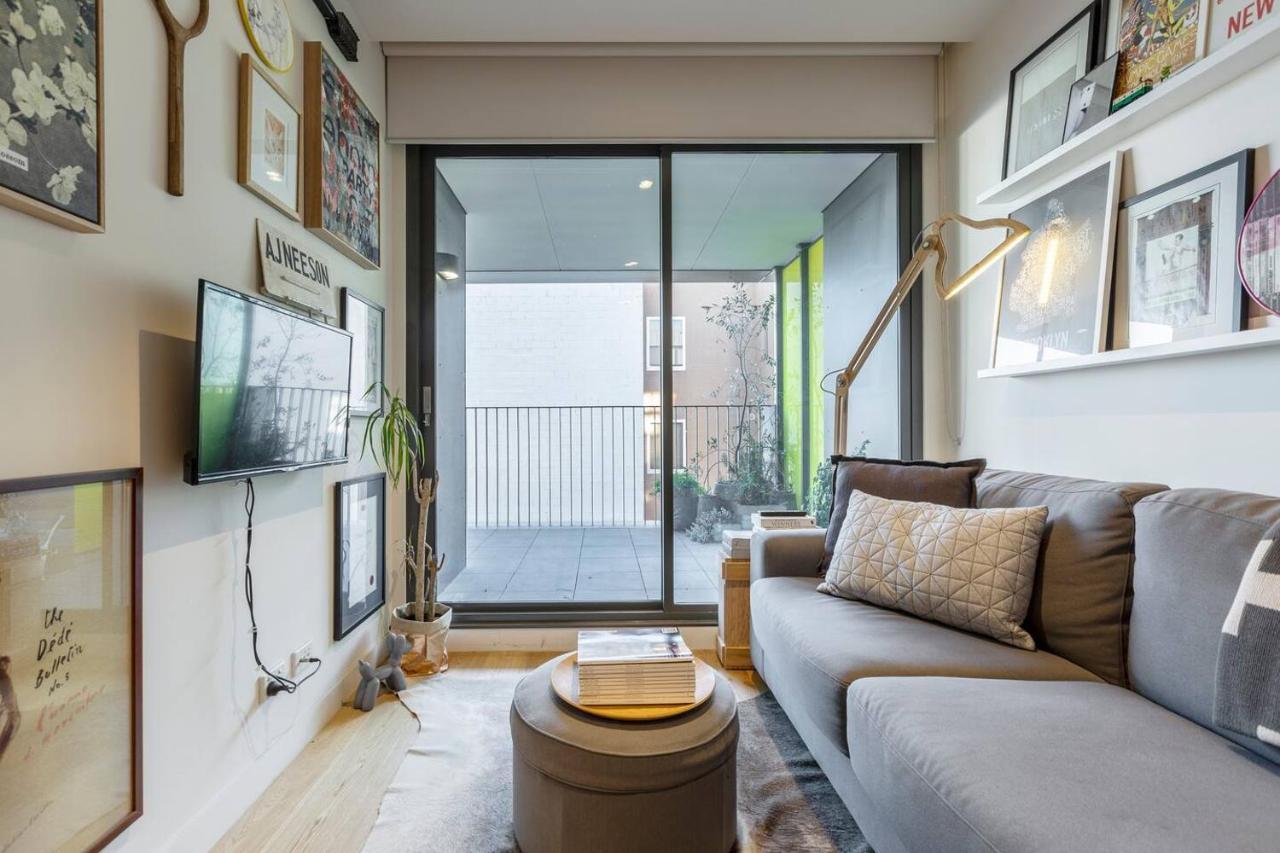 Apartment Urban Escape On Smith Street With Balcony & Parking Melbourne