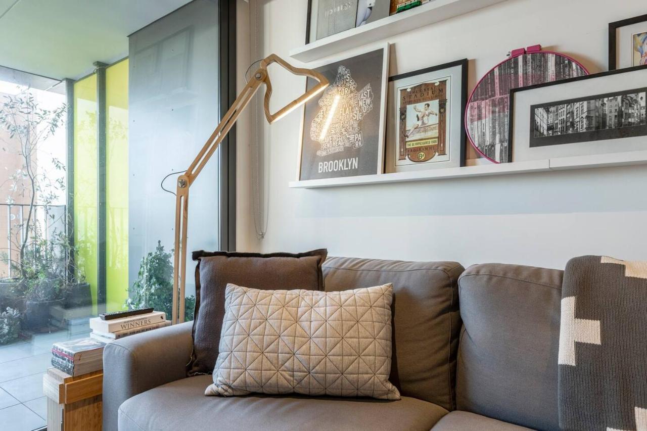 Urban Escape On Smith Street With Balcony & Parking Melbourne