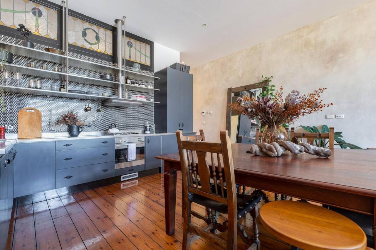 Collingwood Creative - Timeless Warehouse Loft Apartment Melbourne