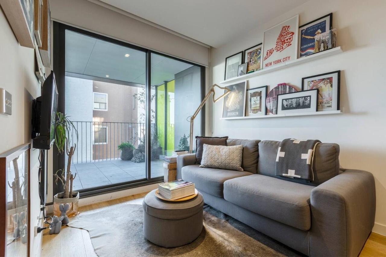 Urban Escape On Smith Street With Balcony & Parking *