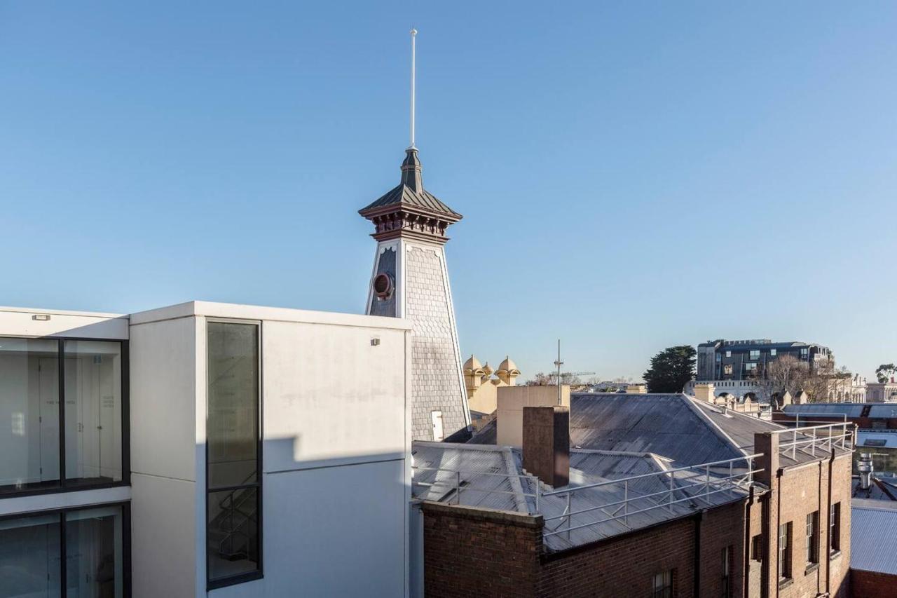 Urban Escape On Smith Street With Balcony & Parking Apartment Melbourne