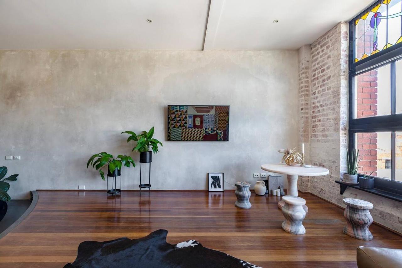 Collingwood Creative - Timeless Warehouse Loft Apartment *