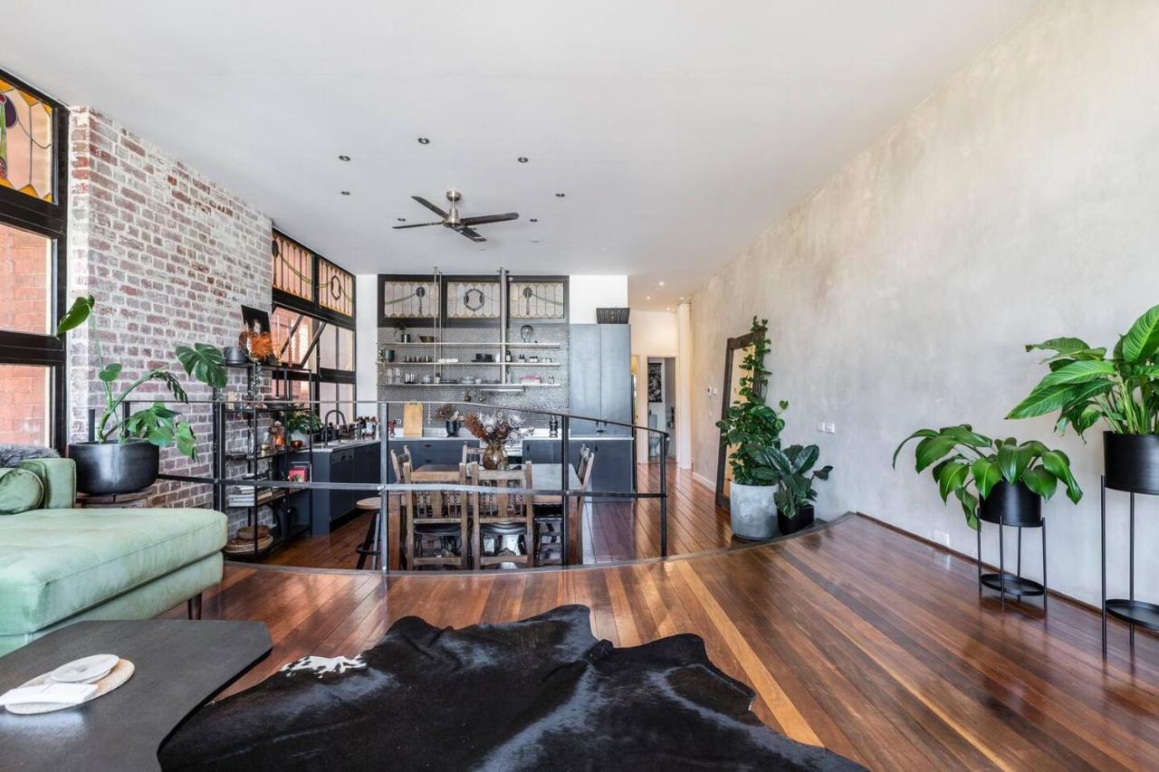 Collingwood Creative - Timeless Warehouse Loft Apartment *