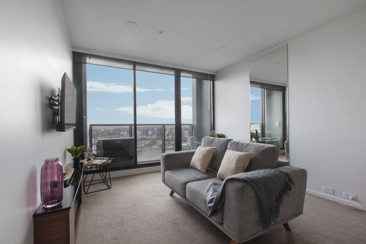 Stylish On 28th Floor With Panoramic Views