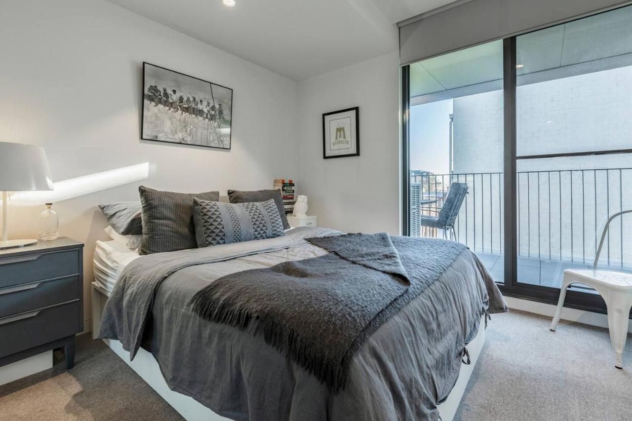 Urban Escape On Smith Street With Balcony & Parking * Melbourne