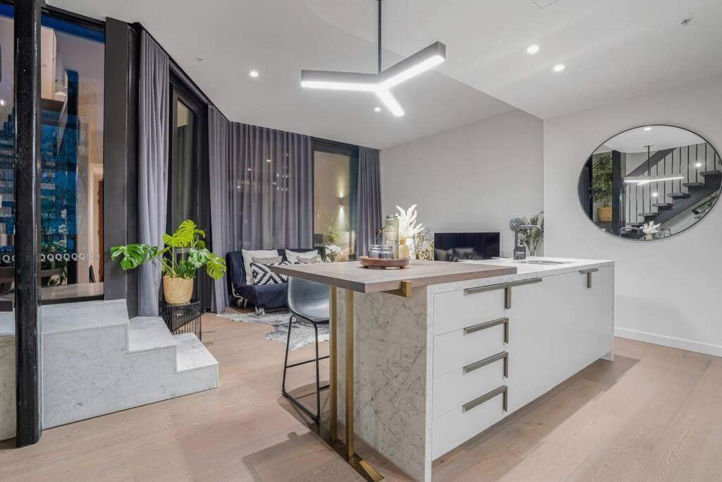 Delicated Loft In 2bed 2.5bath 2carpark Apartment