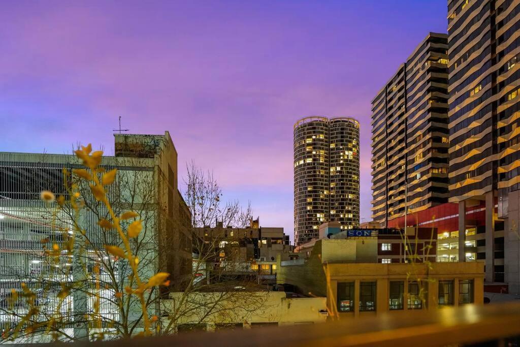 Delicated Loft In 2bed 2.5bath 2carpark Apartment Melbourne