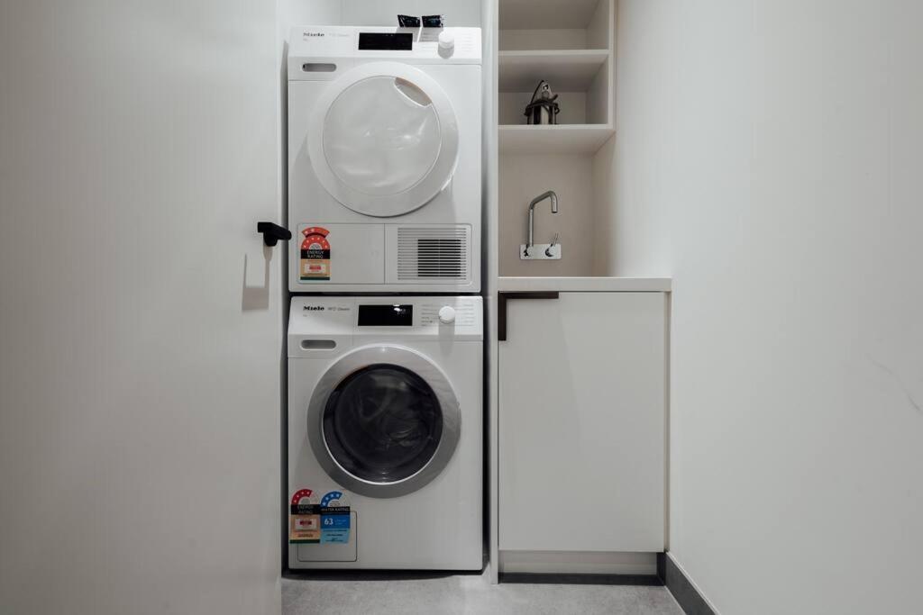 Delicated Loft In 2bed 2.5bath 2carpark Melbourne