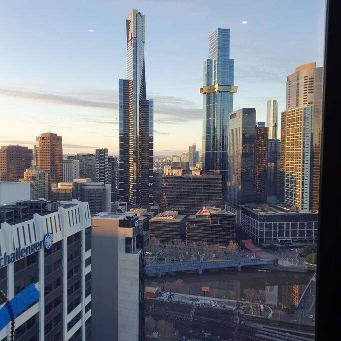 Luxury Penthouse In Prime Location *