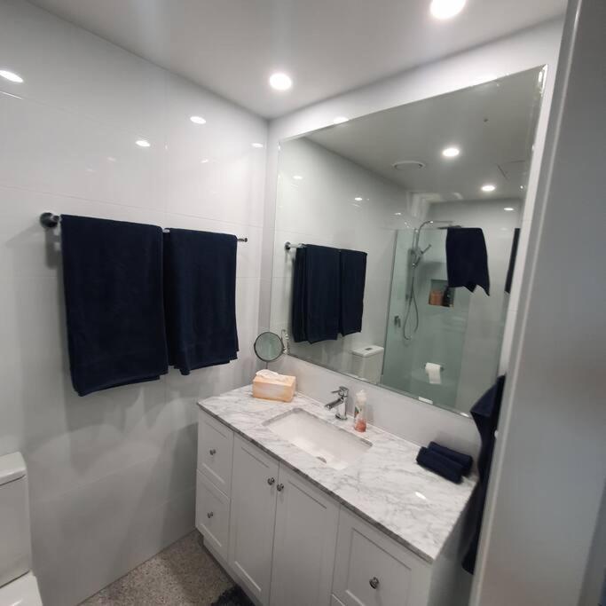 Luxury Penthouse In Prime Location Apartment *