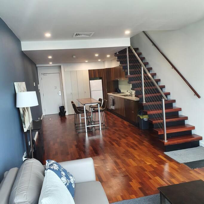 Luxury Penthouse In Prime Location Melbourne