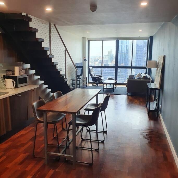 Luxury Penthouse In Prime Location * Melbourne