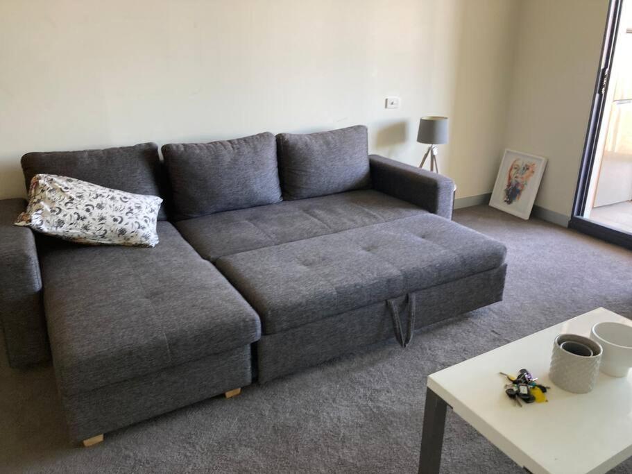Stylish , Cbd , Views Apartment *