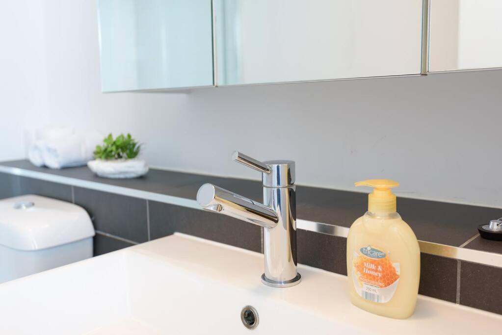 Apartment Skyview 2bd2bath Apt+parking In Mel Cbd *