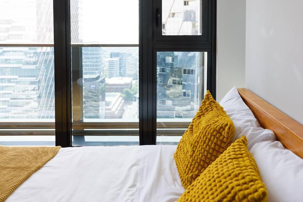Skyview 2bd2bath Apt+parking In Mel Cbd