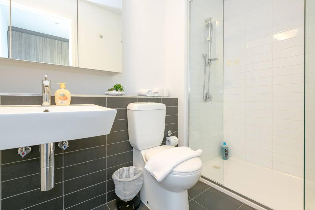 Apartment Skyview 2bd2bath Apt+parking In Mel Cbd *