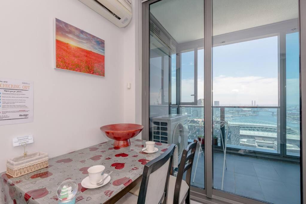 Skyview 2bd2bath Apt+parking In Mel Cbd