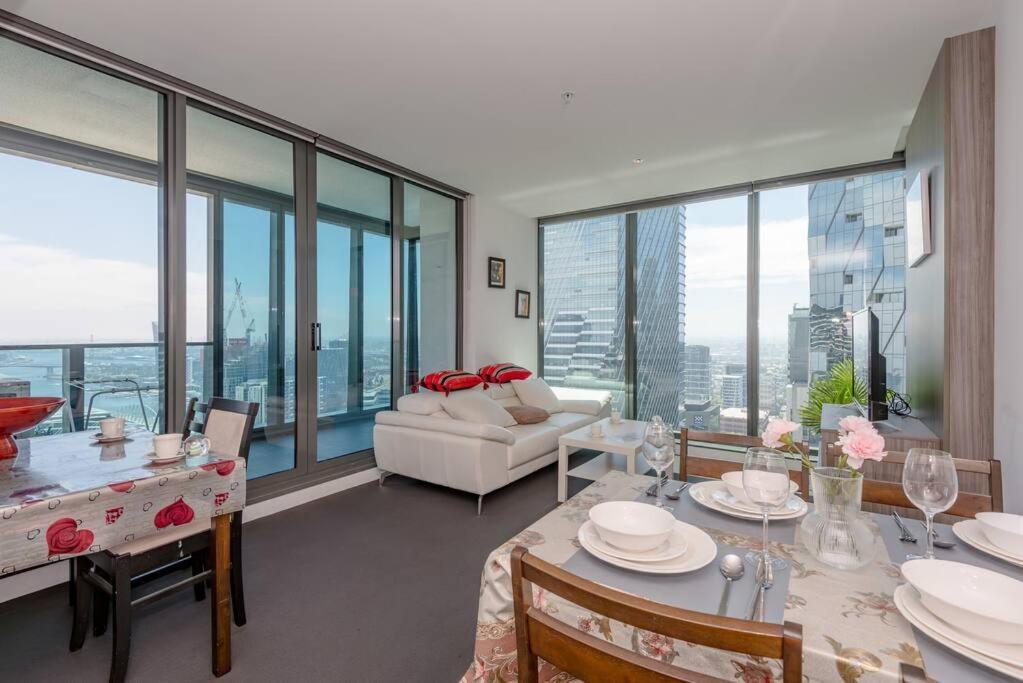 Apartment Skyview 2bd2bath Apt+parking In Mel Cbd