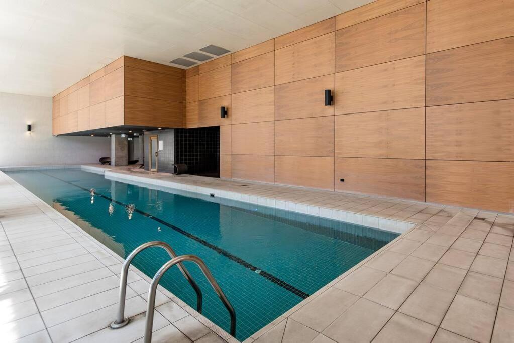 Skyview 2bd2bath Apt+parking In Mel Cbd