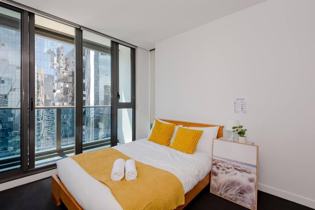 Skyview 2bd2bath Apt+parking In Mel Cbd Apartment *