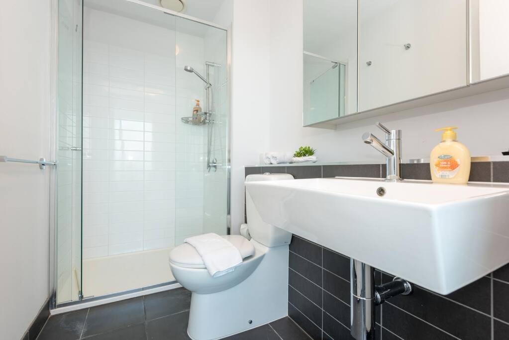 Skyview 2bd2bath Apt+parking In Mel Cbd Melbourne