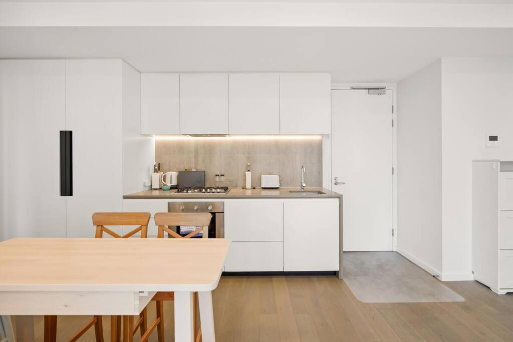 Apartment Steps To Rmit Uni & A Range Of Life 2b2b Melbourne