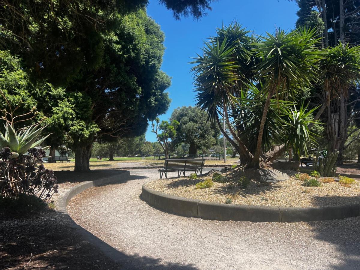 Glen Iris Gem - Modern With Car Park Melbourne