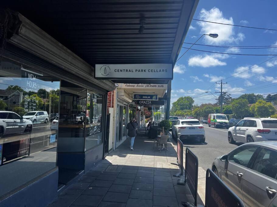 Glen Iris Gem - Modern With Car Park Apartment