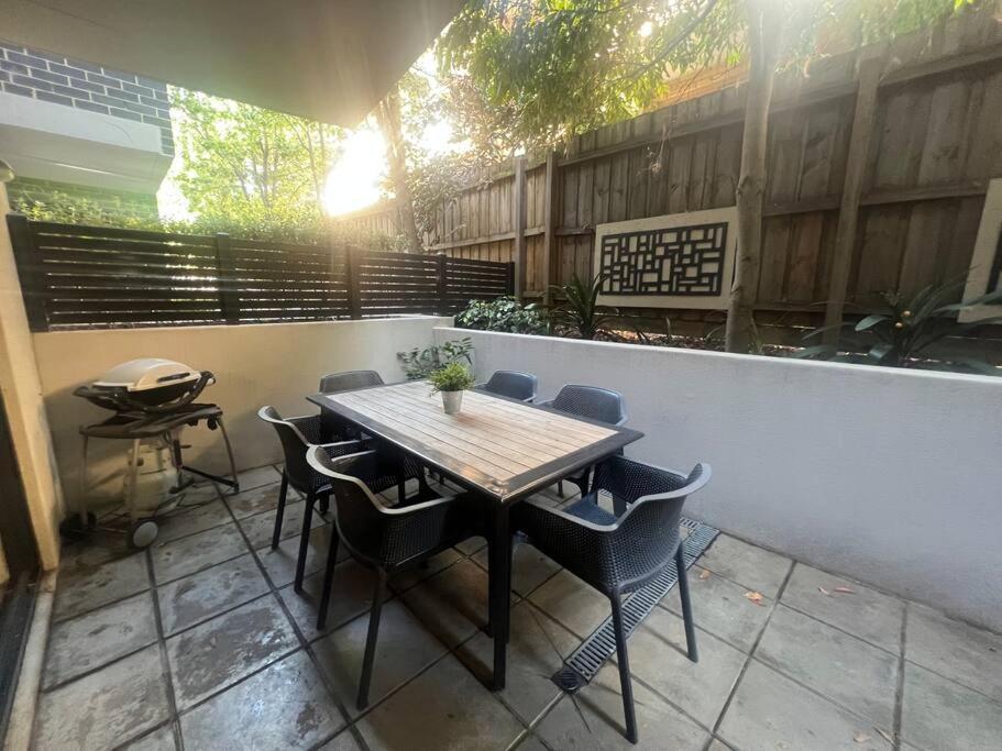 Apartment Glen Iris Gem - Modern With Car Park *