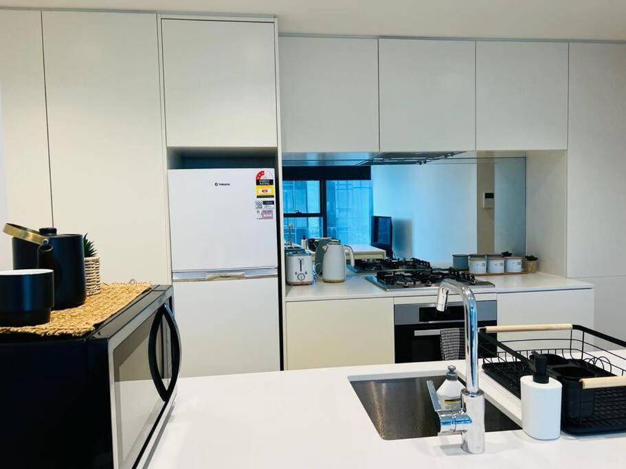 2 Bedroom Square * Melbourne