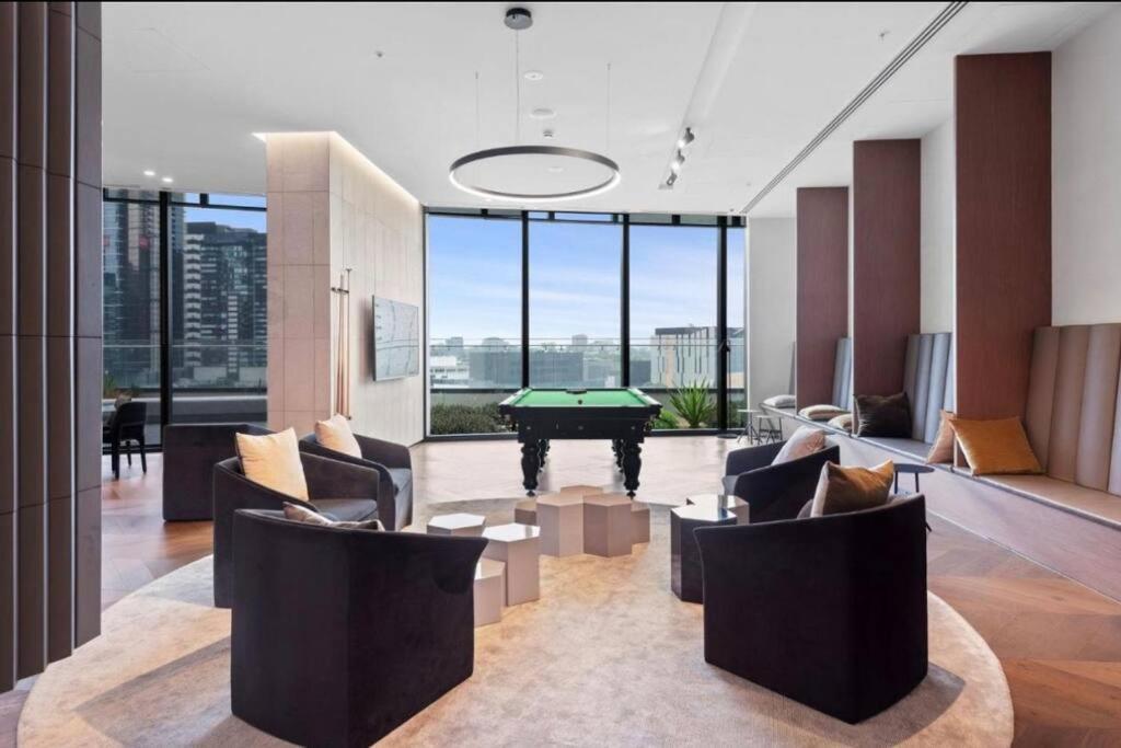 2 Bedroom Square *