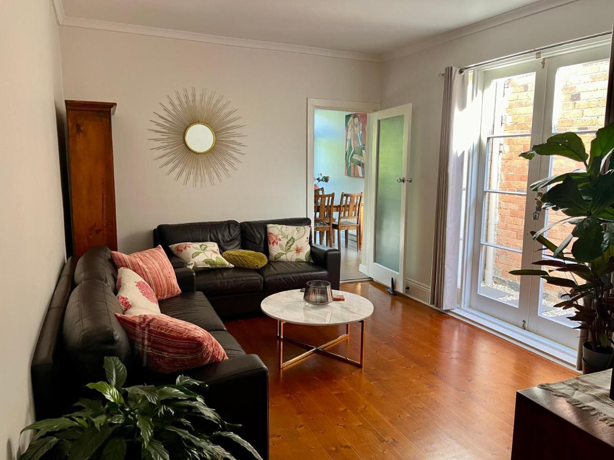Lovely Victorian Terrace - Entire Melbourne