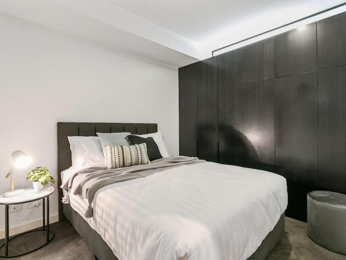 Prahran Prime Location Moments From Chapel Street Apartment
