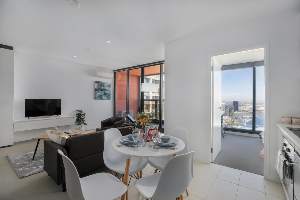 Marvellous 2-bed High-rise: Amazing Views, Free Parking Apartment *
