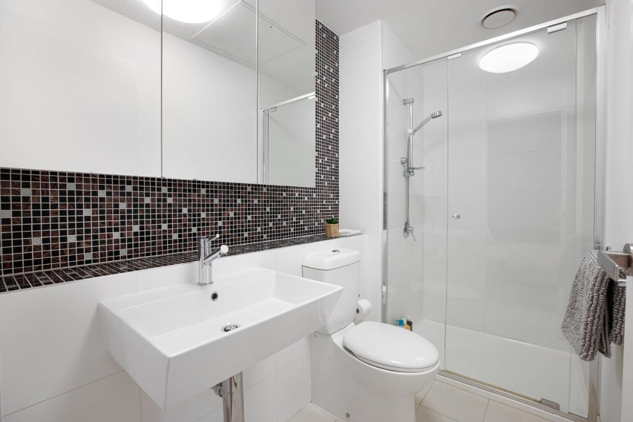 Marvellous 2-bed High-rise: Amazing Views, Free Parking Apartment