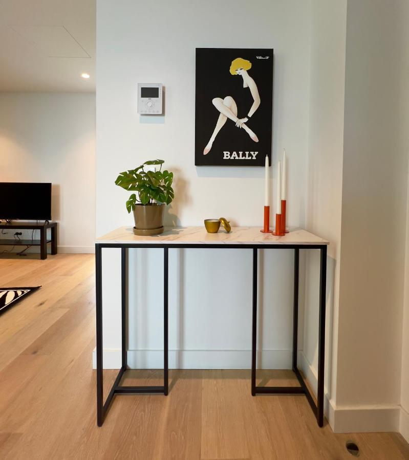 Apartment 1 Brm, Sea View, Newly Renovated, Next To Crown *