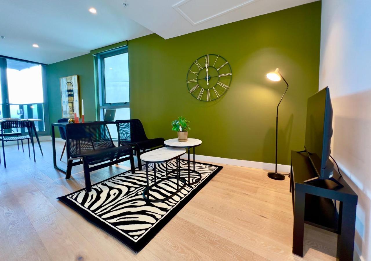 1 Brm, Sea View, Newly Renovated, Next To Crown *