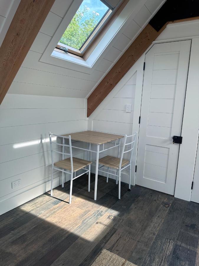 A Majestic Victorian Private Rear Access Quarters Homestay *