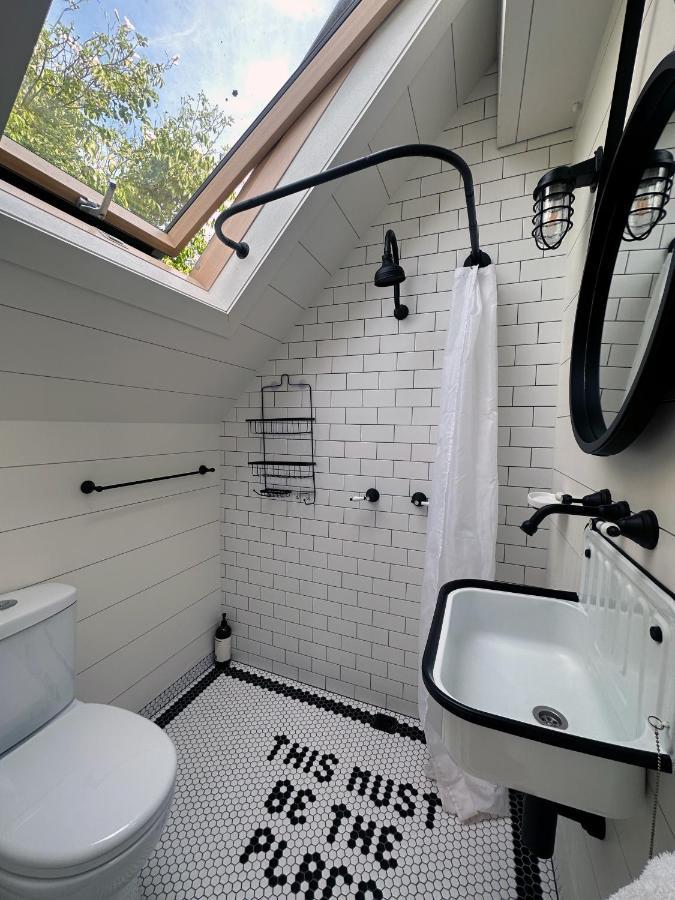 A Majestic Victorian Private Rear Access Quarters Homestay