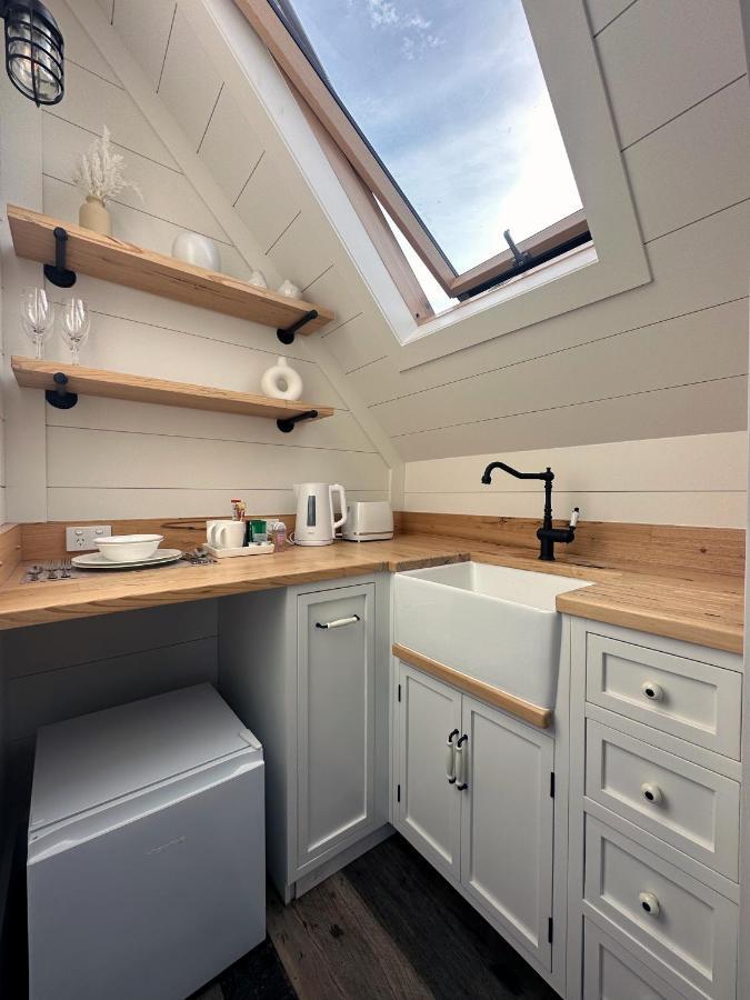 A Majestic Victorian Private Rear Access Quarters