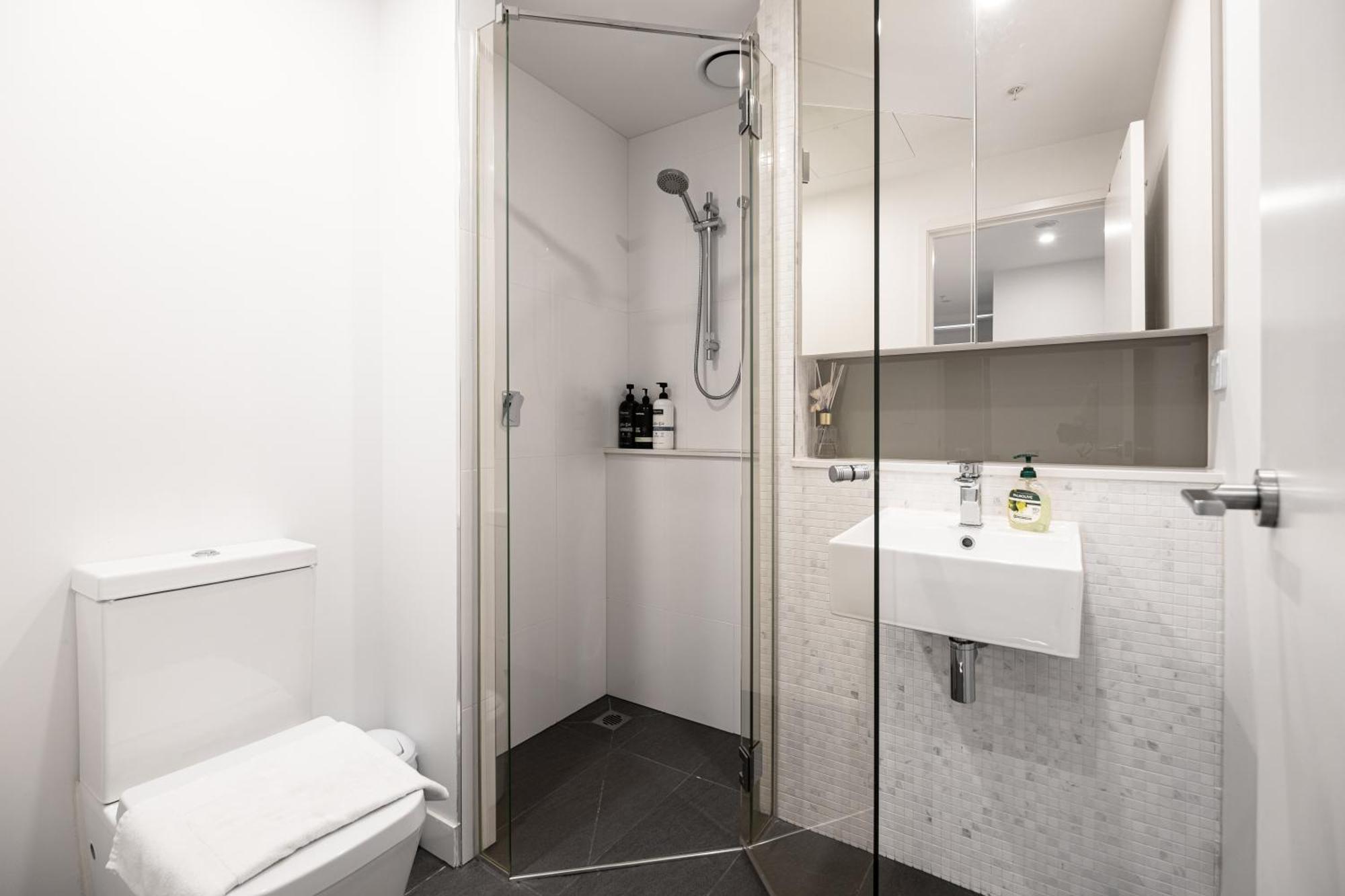 Apartment Panoramic Views 2br With Pool And Free Carpark Melbourne