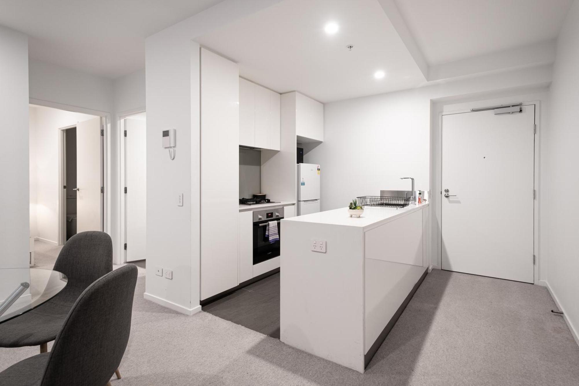 Panoramic Views 2br With Pool And Free Carpark Apartment *