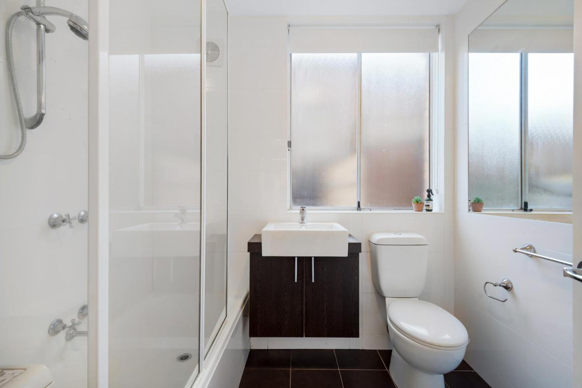 Snug St Kilda With Private Courtyard
